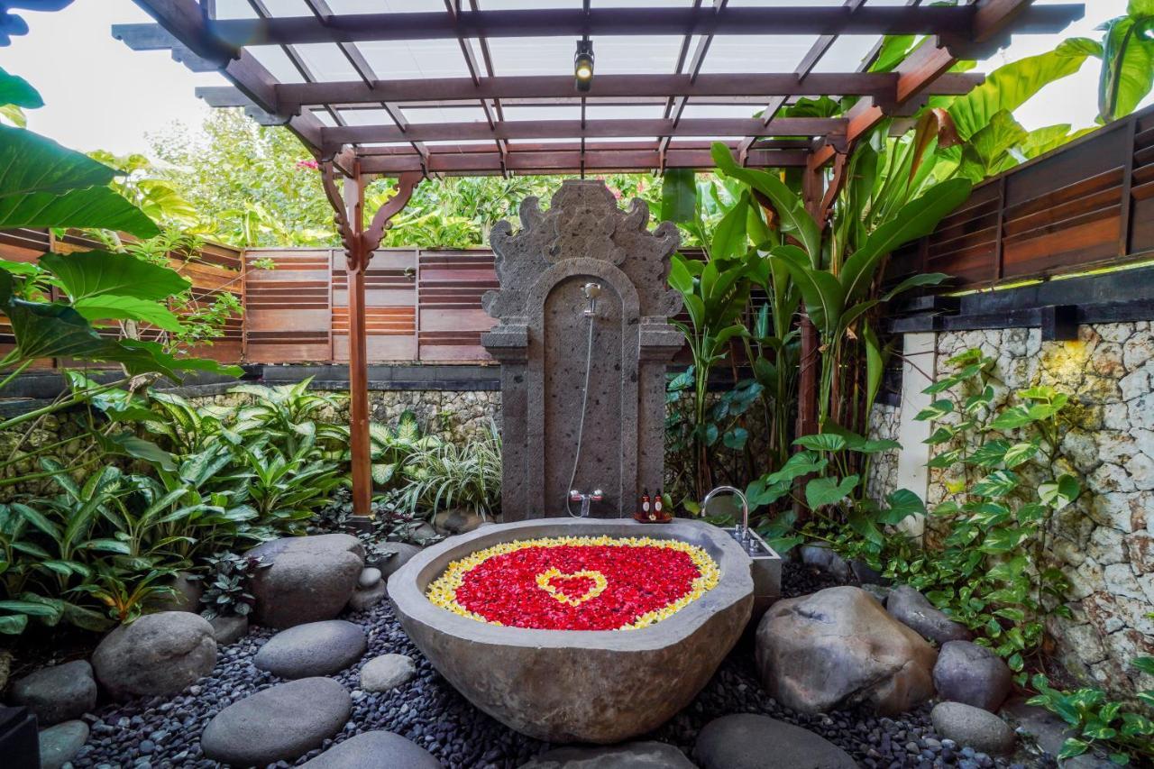 Giri Bhagawan Villas & Spa นูซาดูอา ภายนอก รูปภาพ