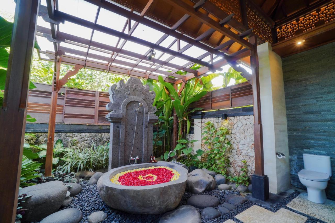 Giri Bhagawan Villas & Spa นูซาดูอา ภายนอก รูปภาพ